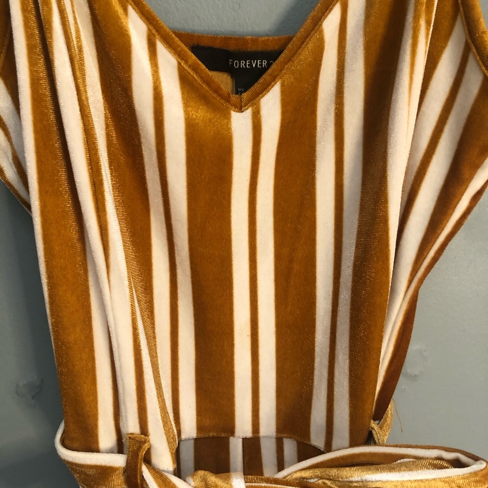 Gold Velvet jumpsuit - Picture 3 of 4